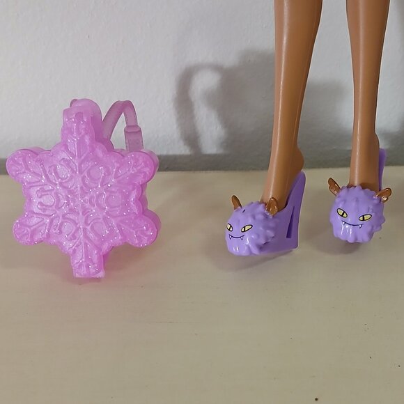 Monster High Clawdeen Wolf doll in pjs with sister & accessories - Picture 5 of 6